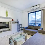 1br Gem, Prime Location & Balcony Views By 360 Estates Apartmán *