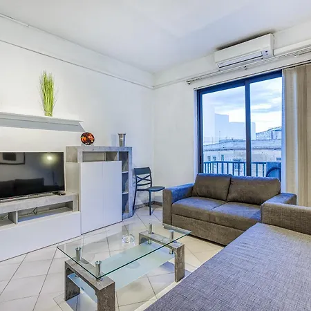 1br Gem, Prime Location & Balcony Views By 360 Estates Διαμέρισμα *