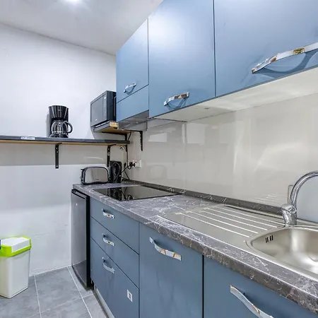 1br Gem, Prime Location & Balcony Views By 360 Estates *