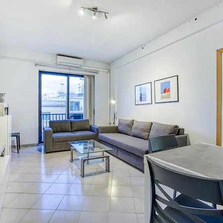 Apartment 1br Gem, Prime Location & Balcony Views By 360 Estates *