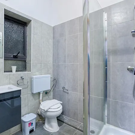 1br Gem, Prime Location & Balcony Views By 360 Estates