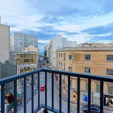 1br Gem, Prime Location & Balcony Views By 360 Estates