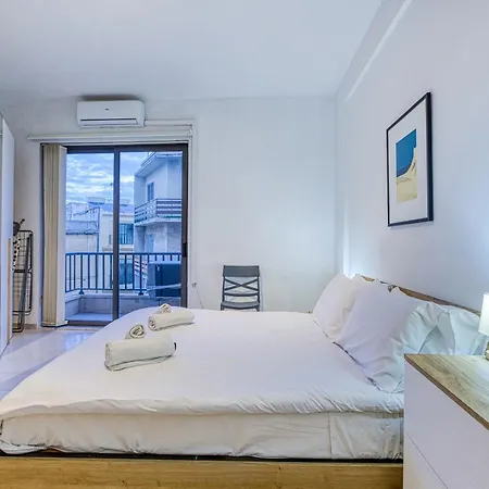 1br Gem, Prime Location & Balcony Views By 360 Estates *