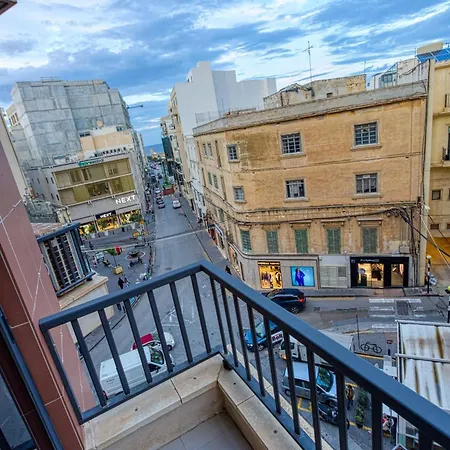 1br Gem, Prime Location & Balcony Views By 360 Estates