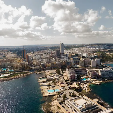 1br Gem, Prime Location & Balcony Views By 360 Estates *